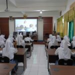 Pelatihan Public Speaking untuk Siswa Kelas XI MP SMKN 1 Pengasih