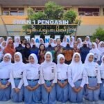 Murid XII DPB 1 & XII DPB 2 Belajar Membuat Bustier Bersama Praktisi Busana
